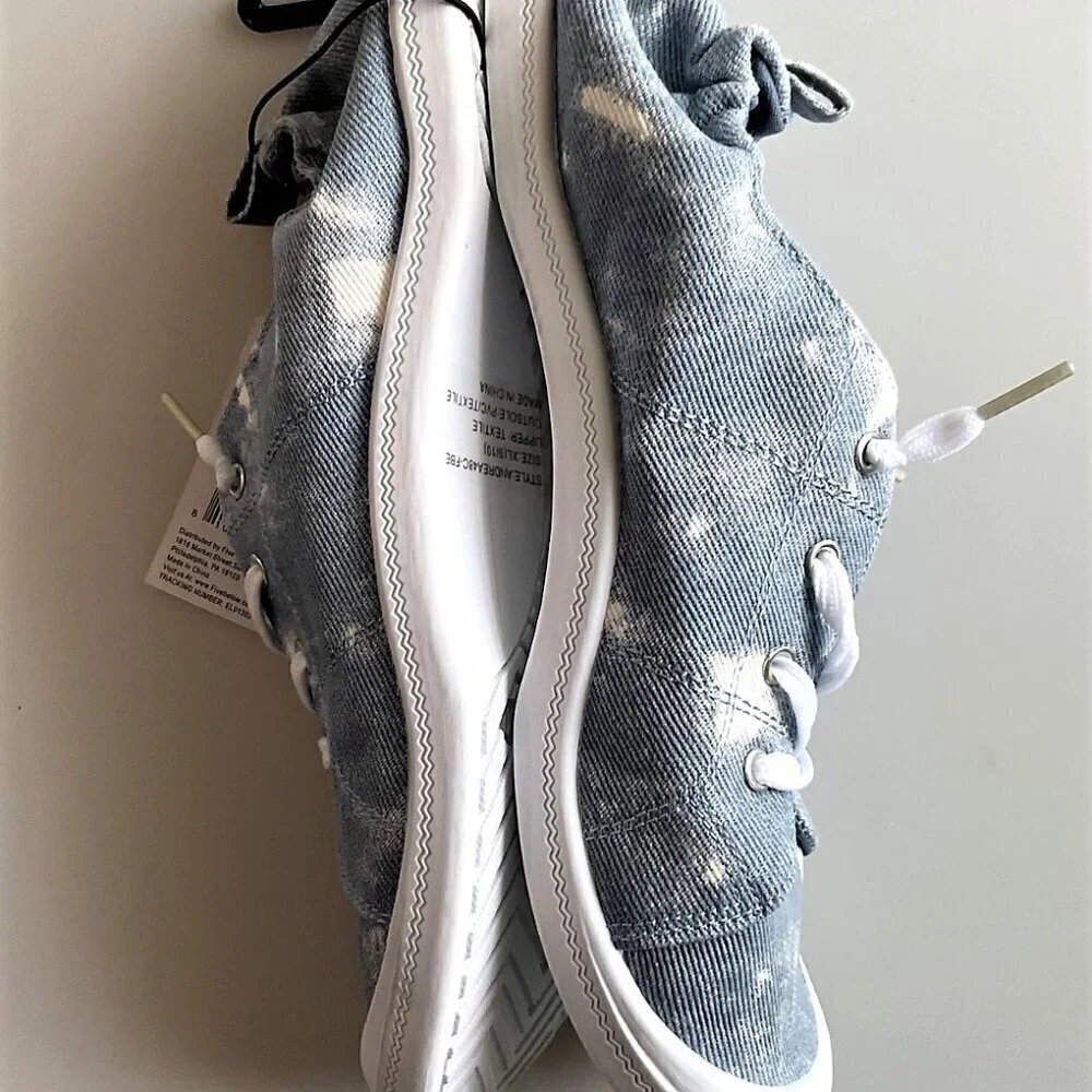 NWT Women’s Blue Canvas Scrunch Back Slip On Sneakers Shoes Size XL 9-10